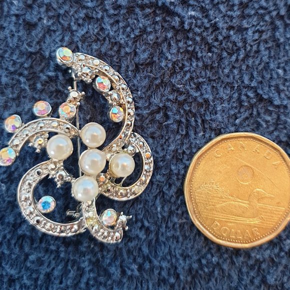 Art Nouveau Aurora Borealis Rhinestone & Faux Pearl Silver Tone Spiral Brooch - Picture 8 of 11